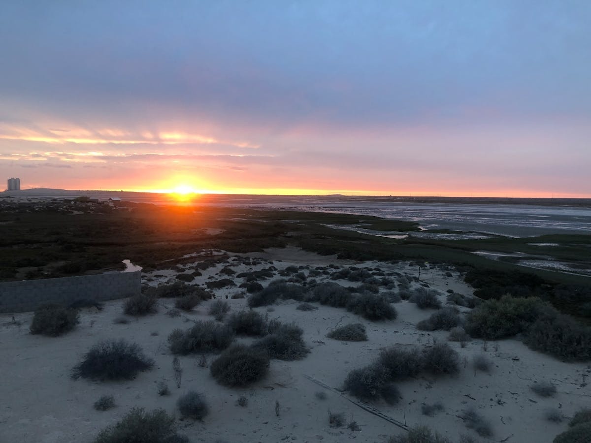 Imagen de un coche con tecnología avanzada