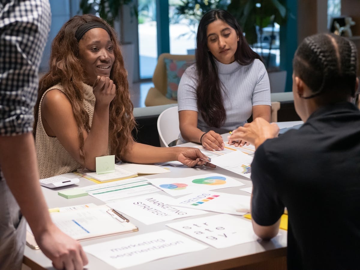 Imagen de un coche con tecnología avanzada